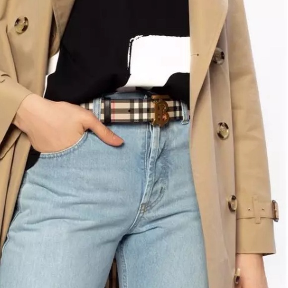 New condition Burberry Belt Size S